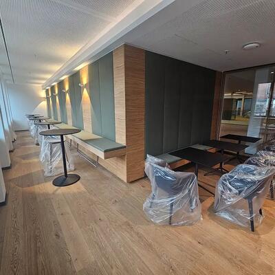 Vorschaubild - Wandverkleidung mit Sitzmöglichkeiten - Sparkasse Nürnberg