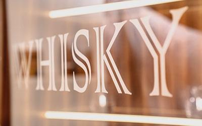 Whisky-Schrank Dolio in Produktion